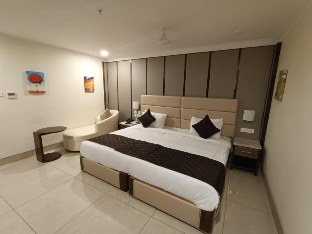 Rkn Grand Hotel Pondicherry Exterior photo